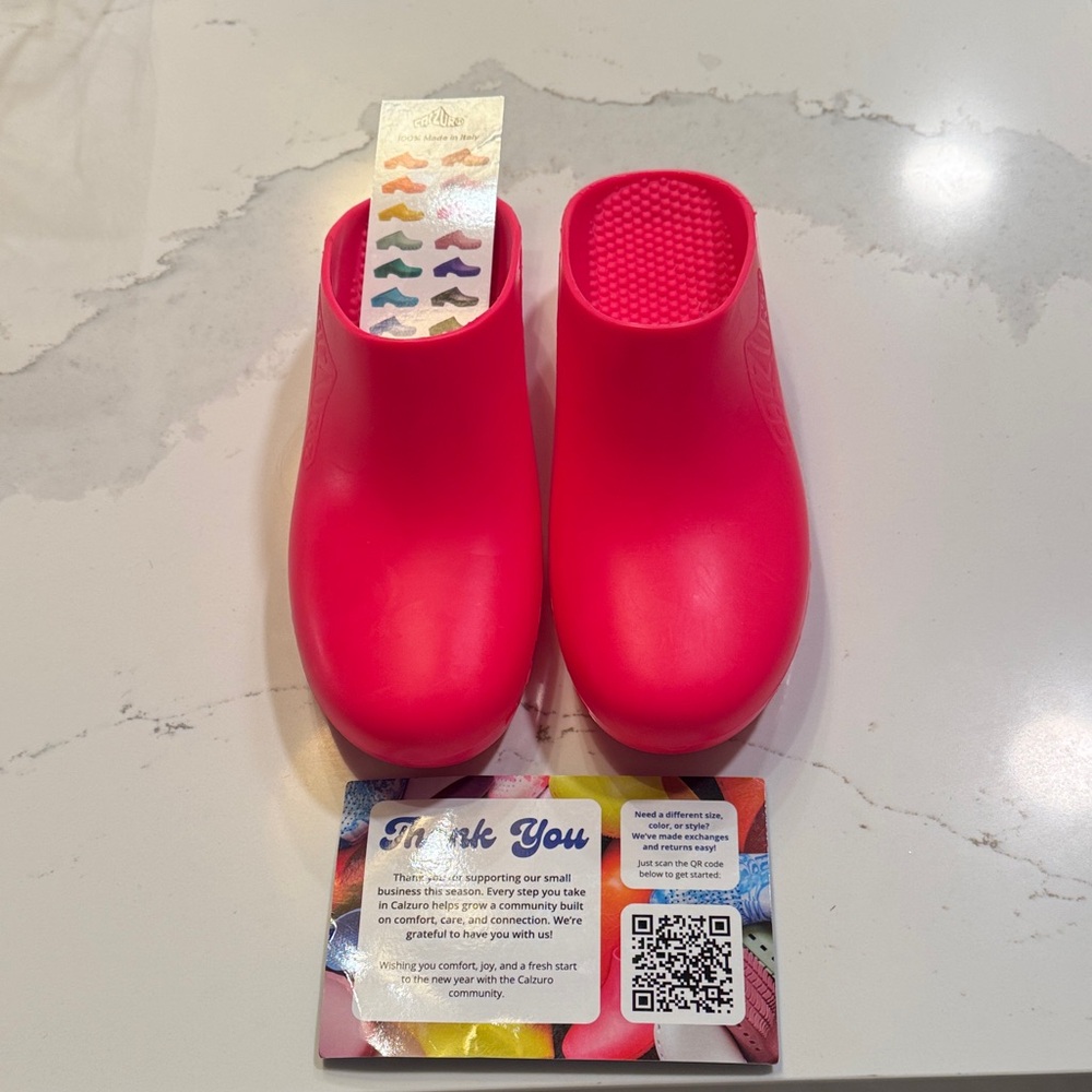 Calzuro classic clogs without holes hot pink
